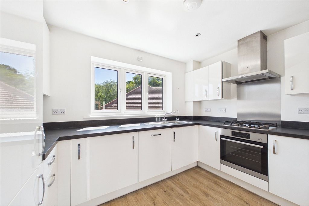 Property photo 2 of 10 Kitchen