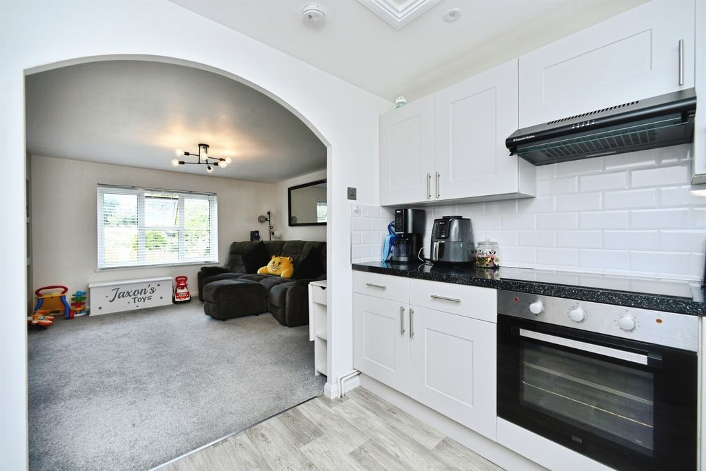 Property photo 3 of 16