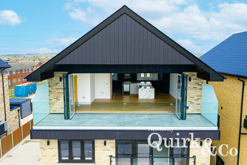 Property photo 2 of 41