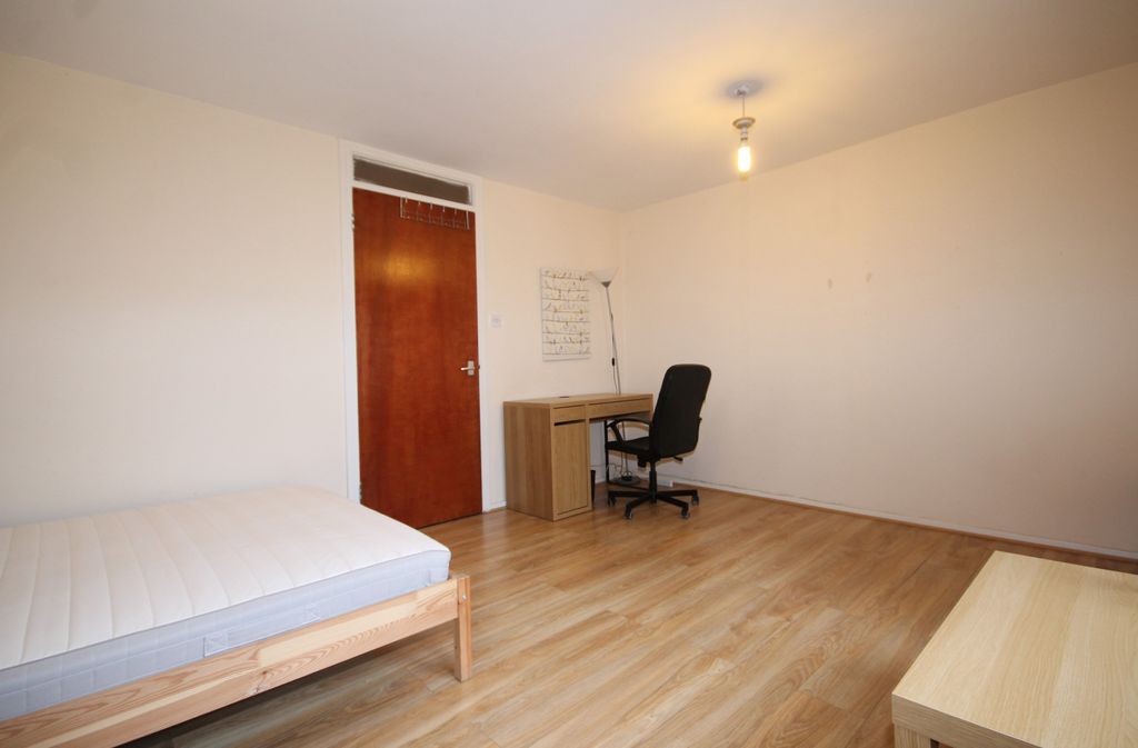 Property photo 2 of 8 Bedroom