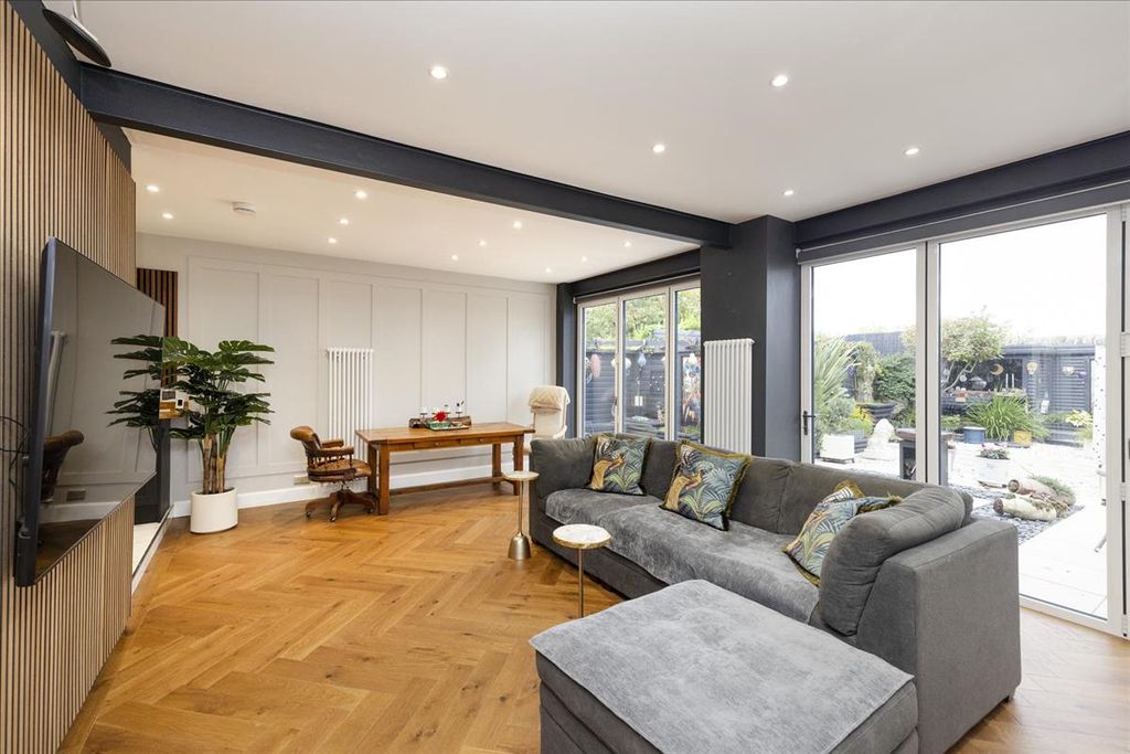 Property photo 3 of 39