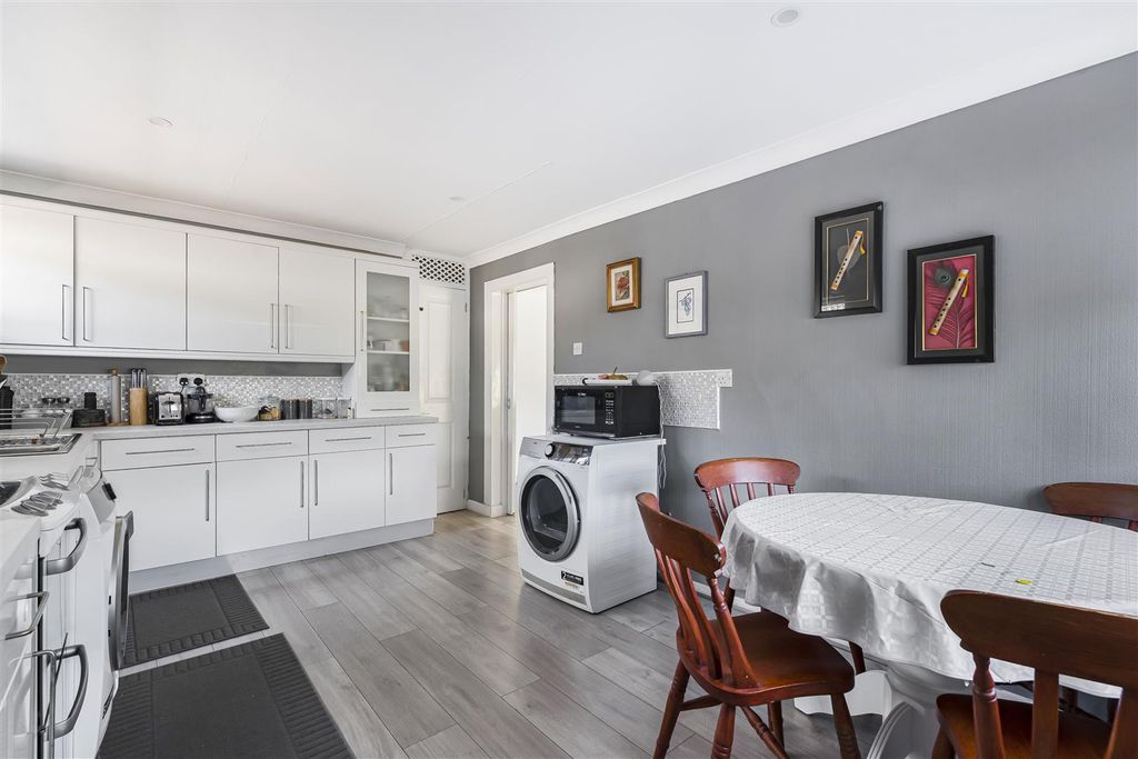 Property photo 3 of 22 12_61647.Jpg