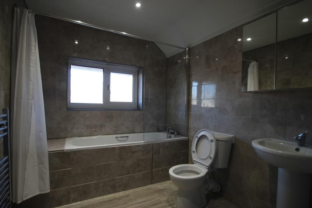 Property photo 1 of 3