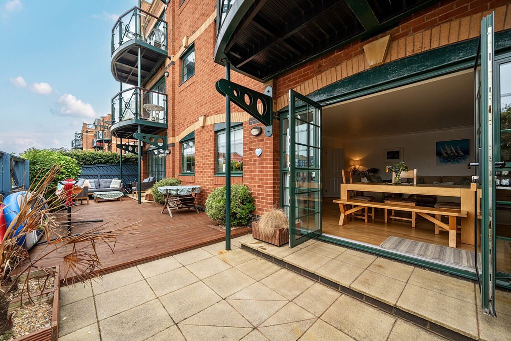 Property photo 3 of 20 Courtyard Garden