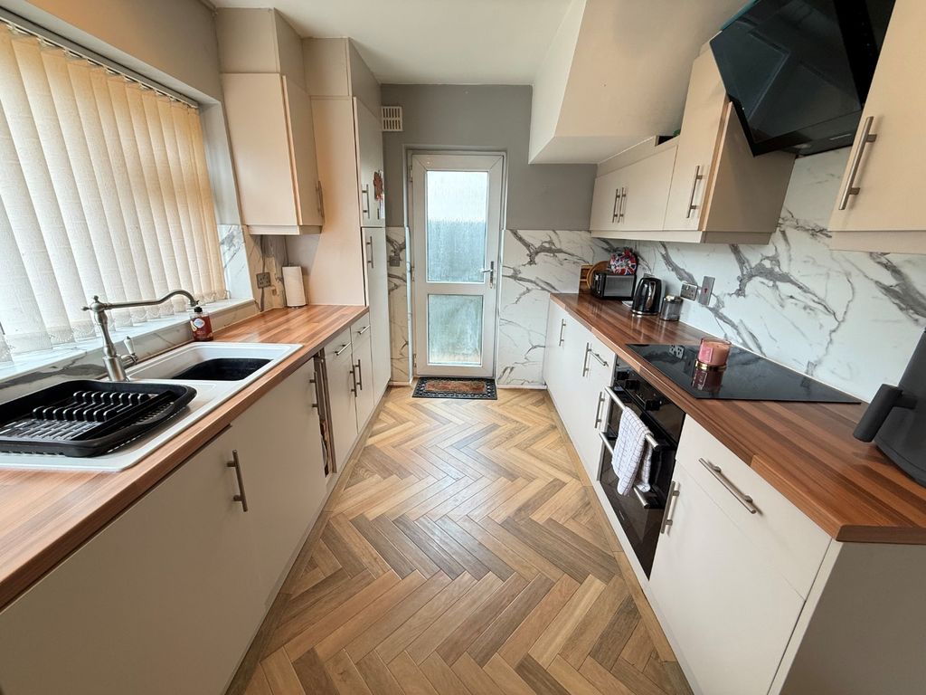 Property photo 2 of 11 4338712