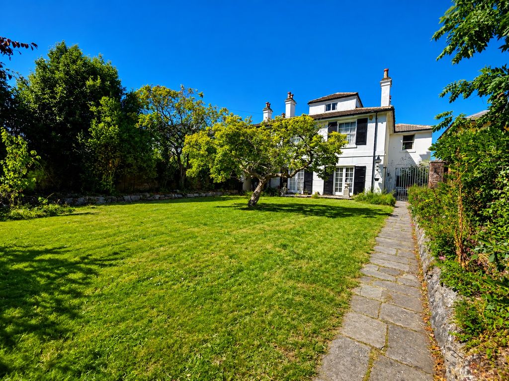 Property photo 1 of 25