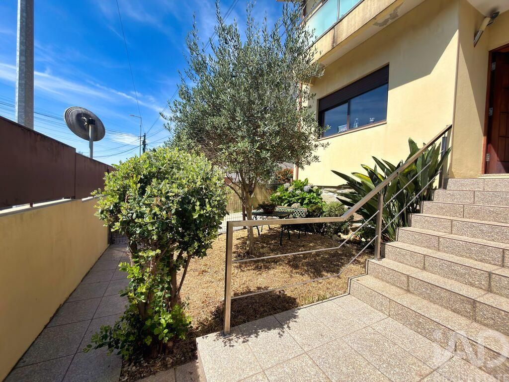 Property photo 2 of 32