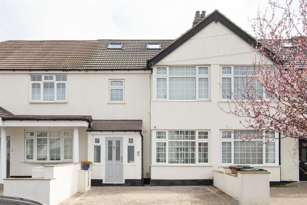 Property photo 1 of 22 Edward Avenue, E4