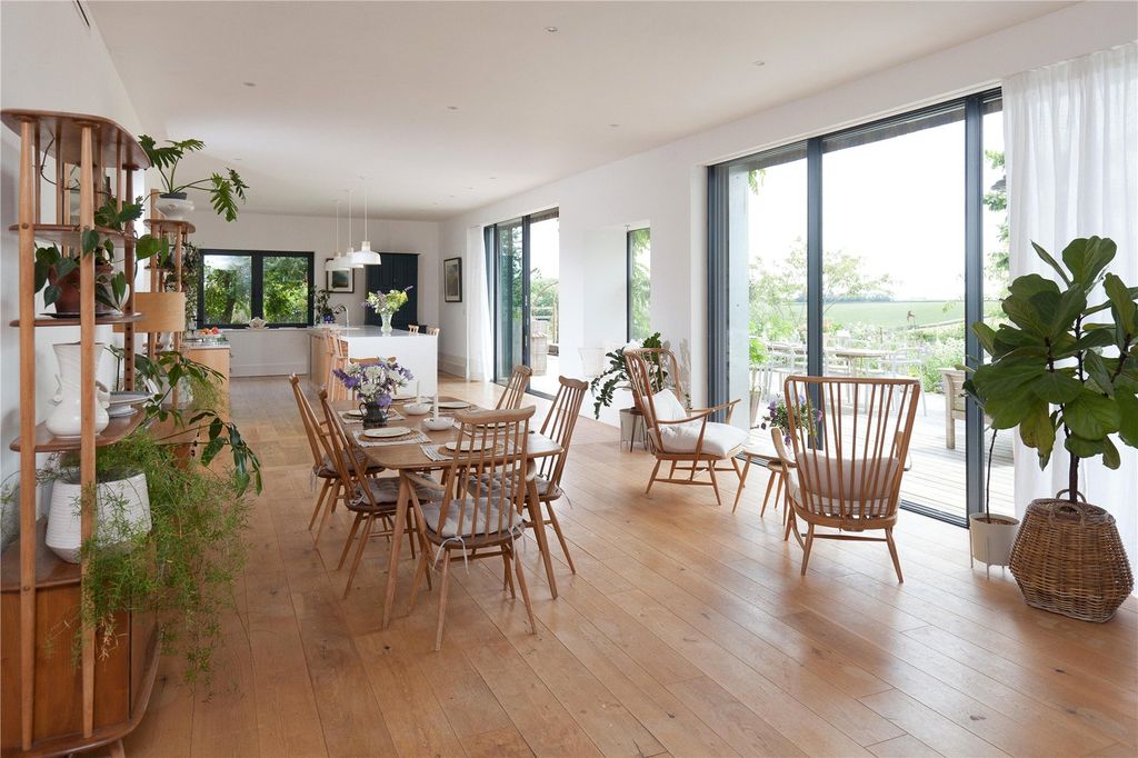 Property photo 1 of 17 Picture No. 02