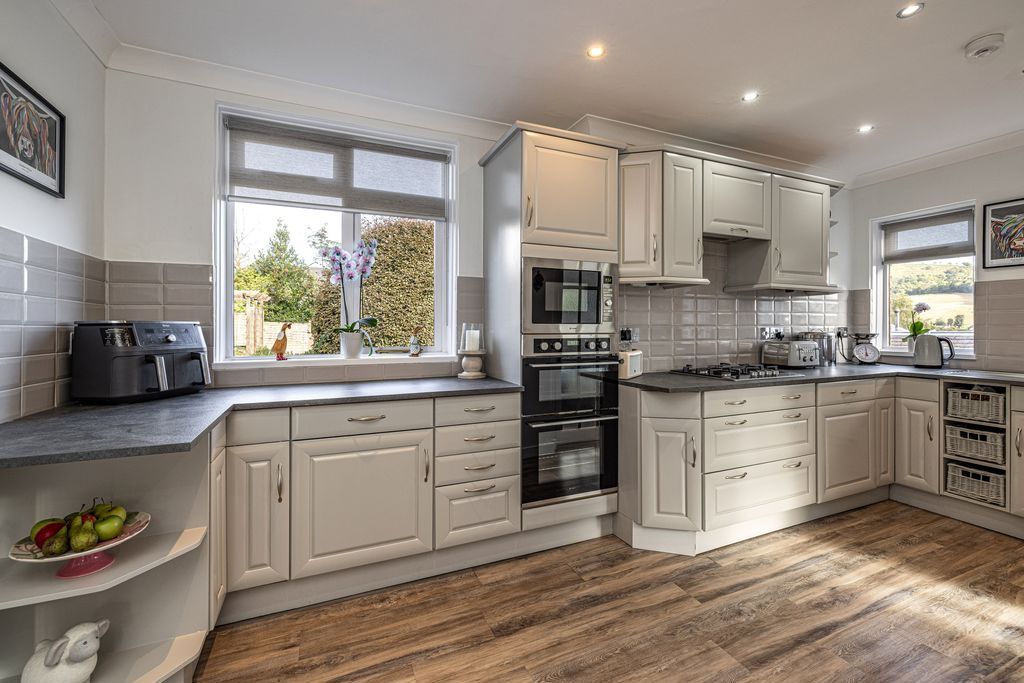 Property photo 3 of 40 Kitchen