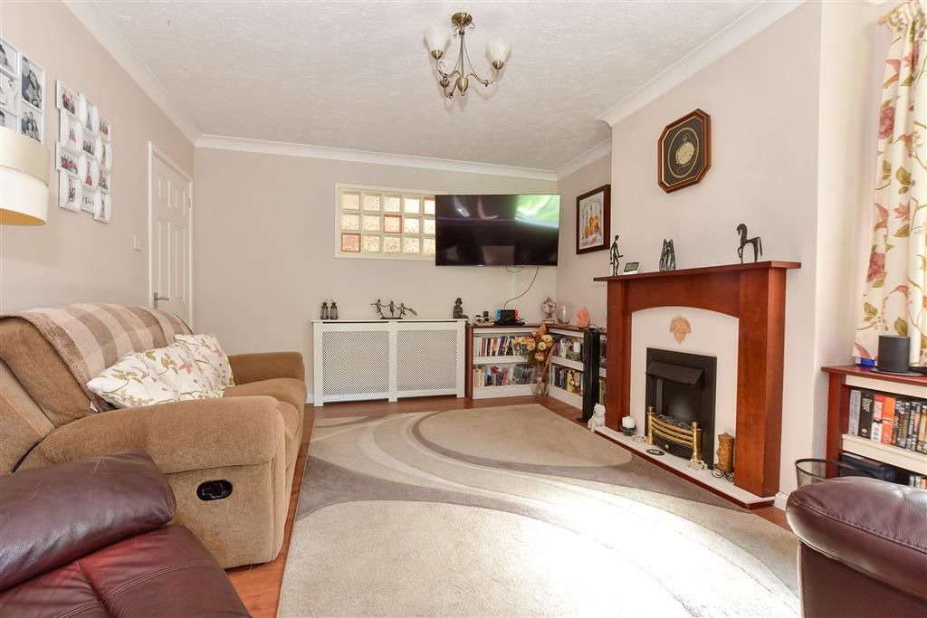 Property photo 2 of 15 Lounge