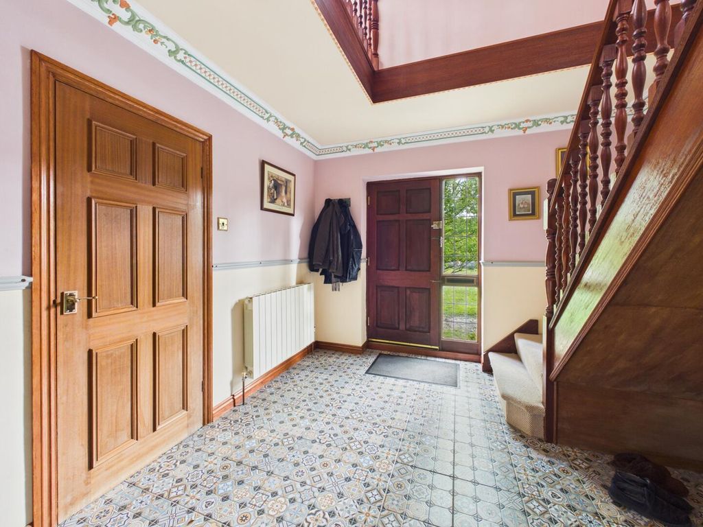 Property photo 2 of 18 Hallway