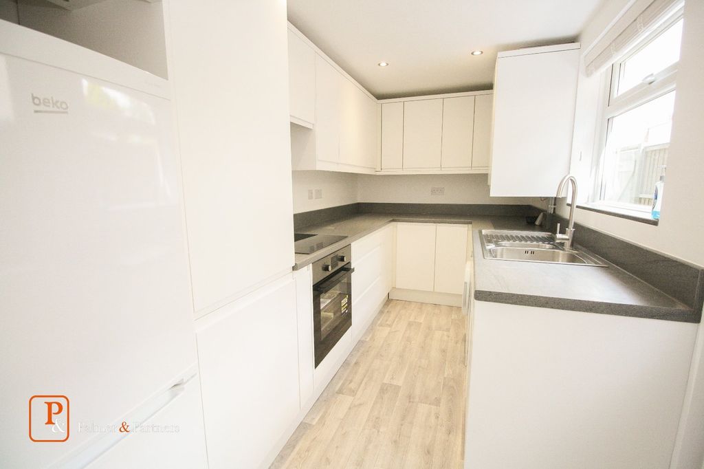 Property photo 2 of 19 Kitchen