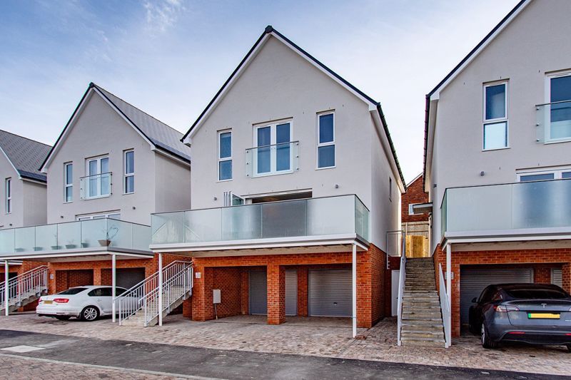 Property photo 1 of 12 Fe