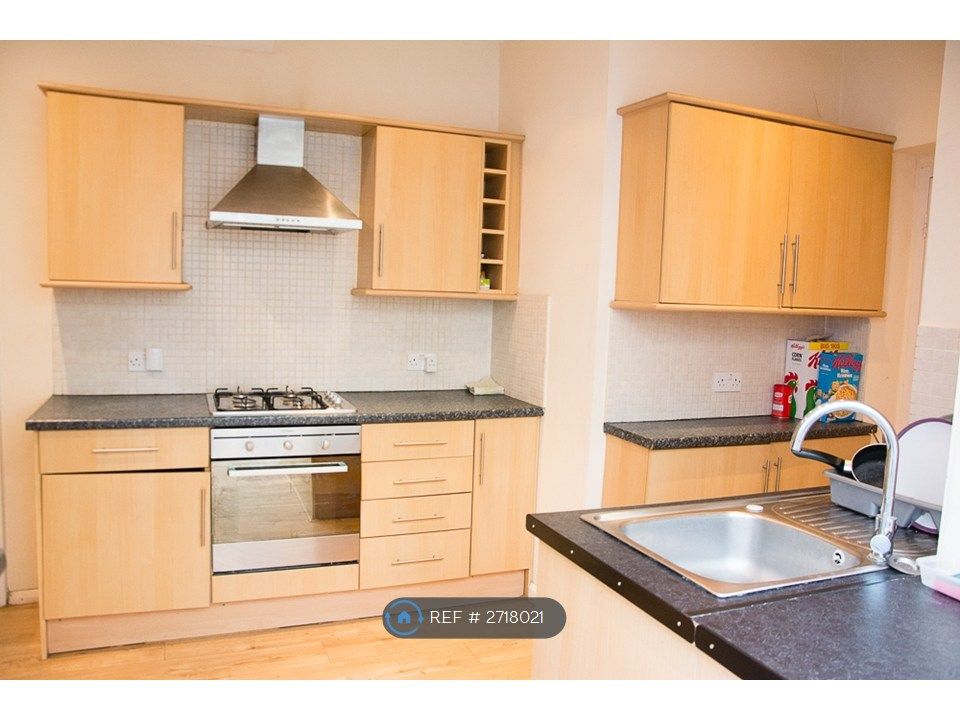 Property photo 3 of 13 Kitchen