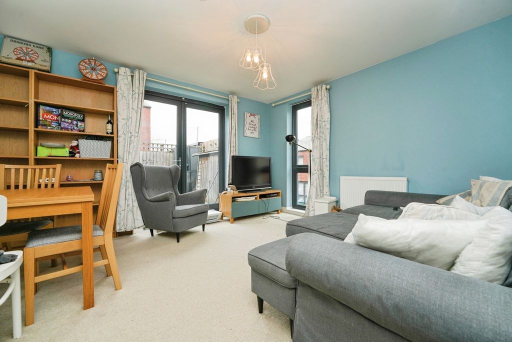 Property photo 3 of 16 Pbox-Img.Jpg