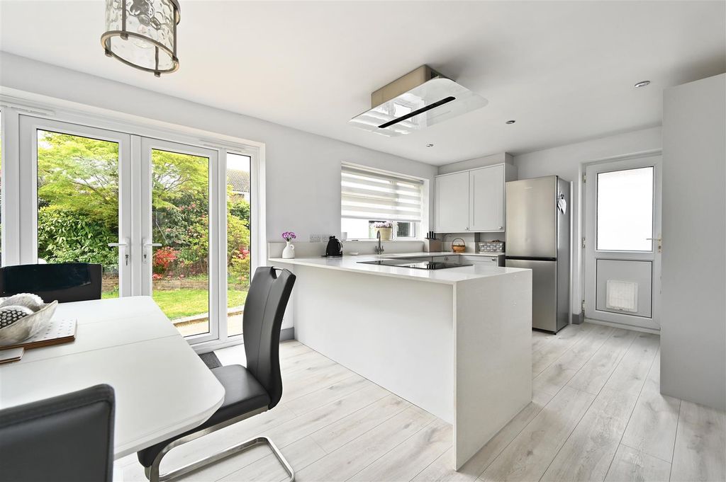 Property photo 3 of 24 5 Drayton Rise-Tn393Th (10).Jpg