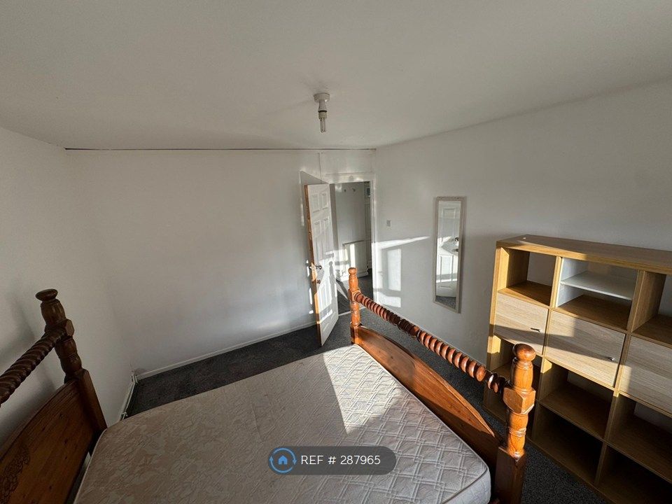 Property photo 2 of 8 Master Bedroom
