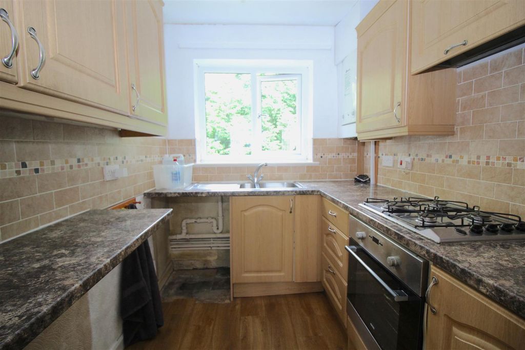 Property photo 3 of 8 Kitchen