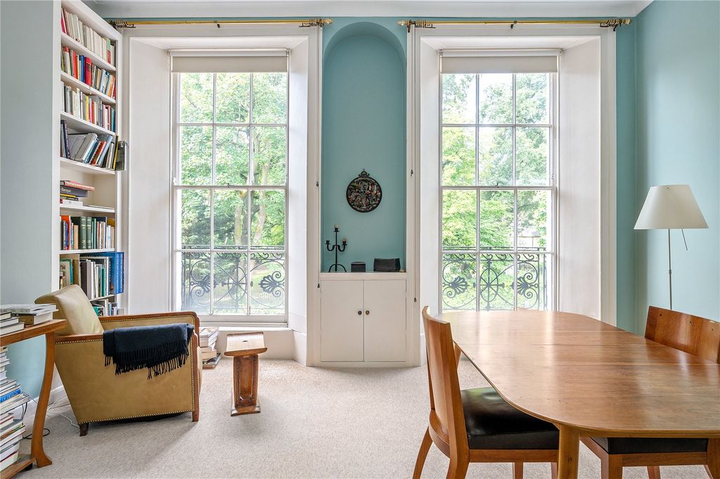 Property photo 3 of 13 Dining/Bedroom