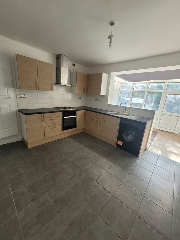 Property photo 3 of 16 Kitchen