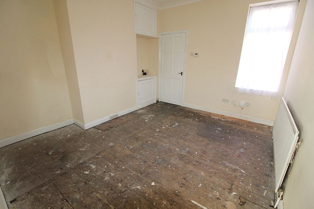 Property photo 2 of 12 Lounge