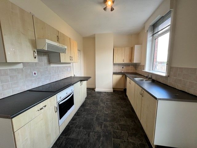 Property photo 2 of 8 Kitchen
