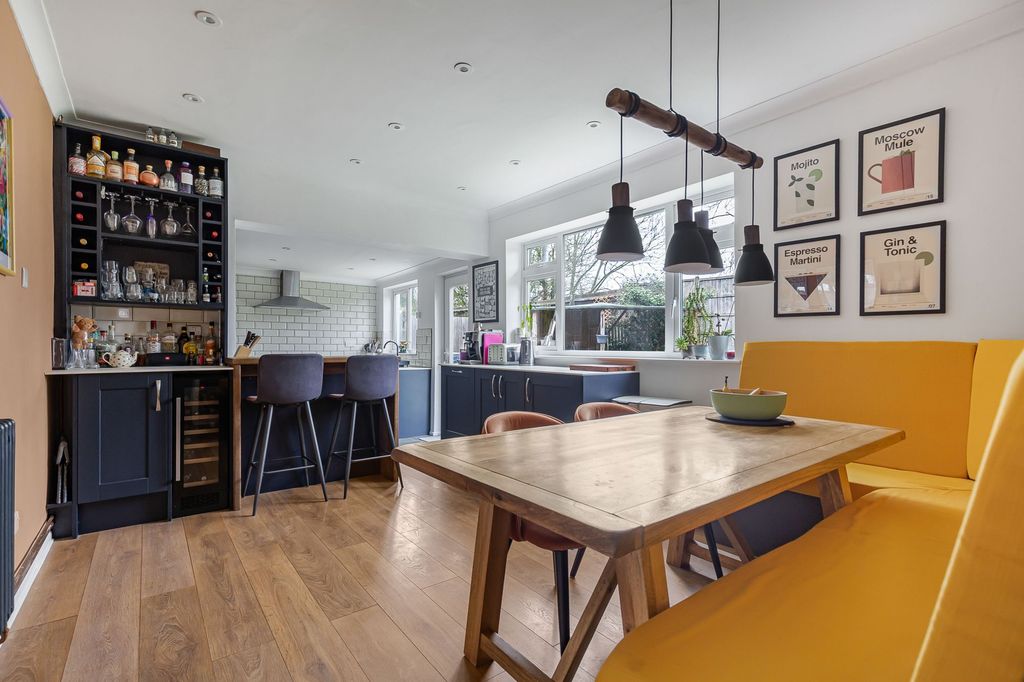 Property photo 2 of 24