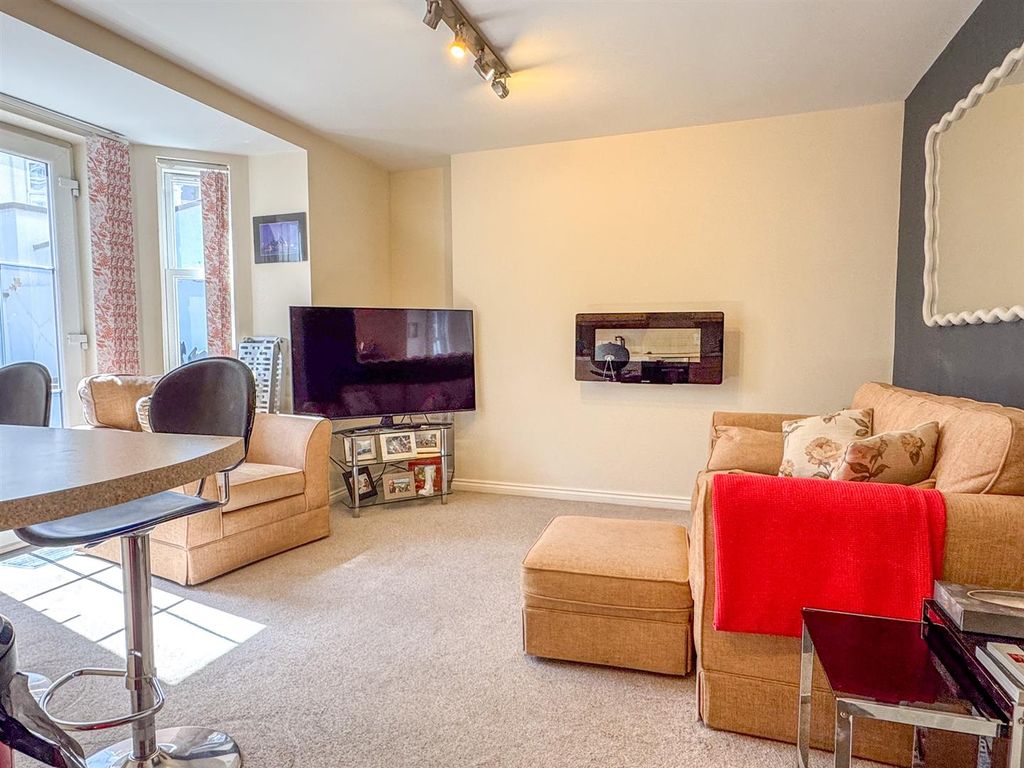 Property photo 3 of 10 Apt 1, 11-12 Peel Rd (5).Jpg