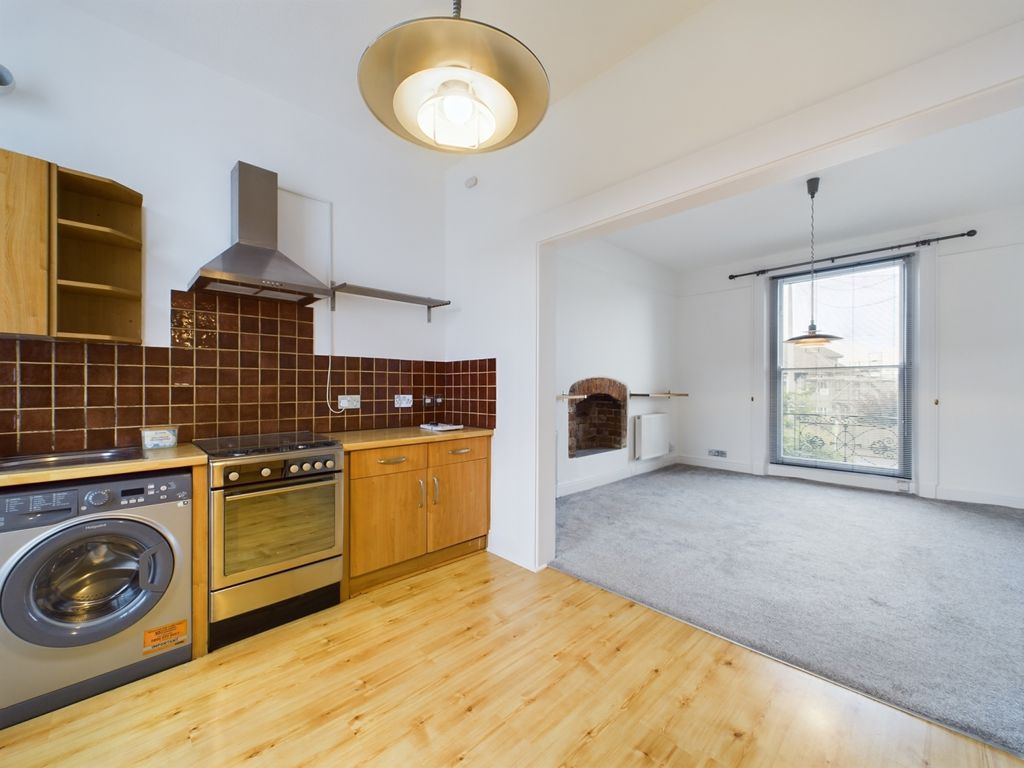 Property photo 3 of 8 Cam01740G0-Pr0273-Still004