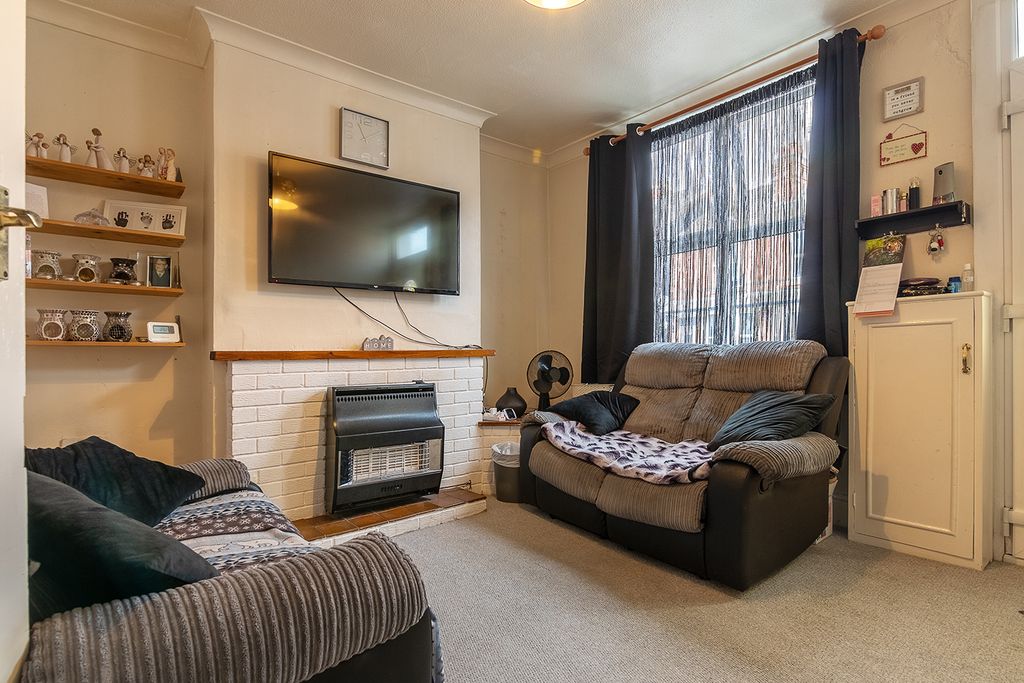 Property photo 2 of 25