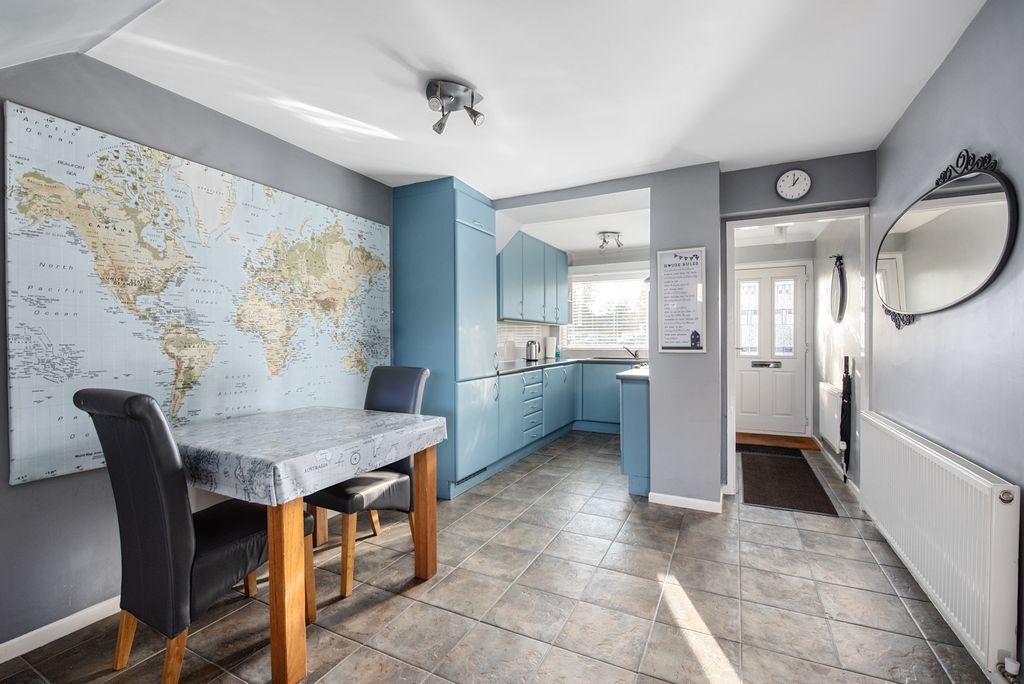 Property photo 3 of 9 18 Cedar Av (3)