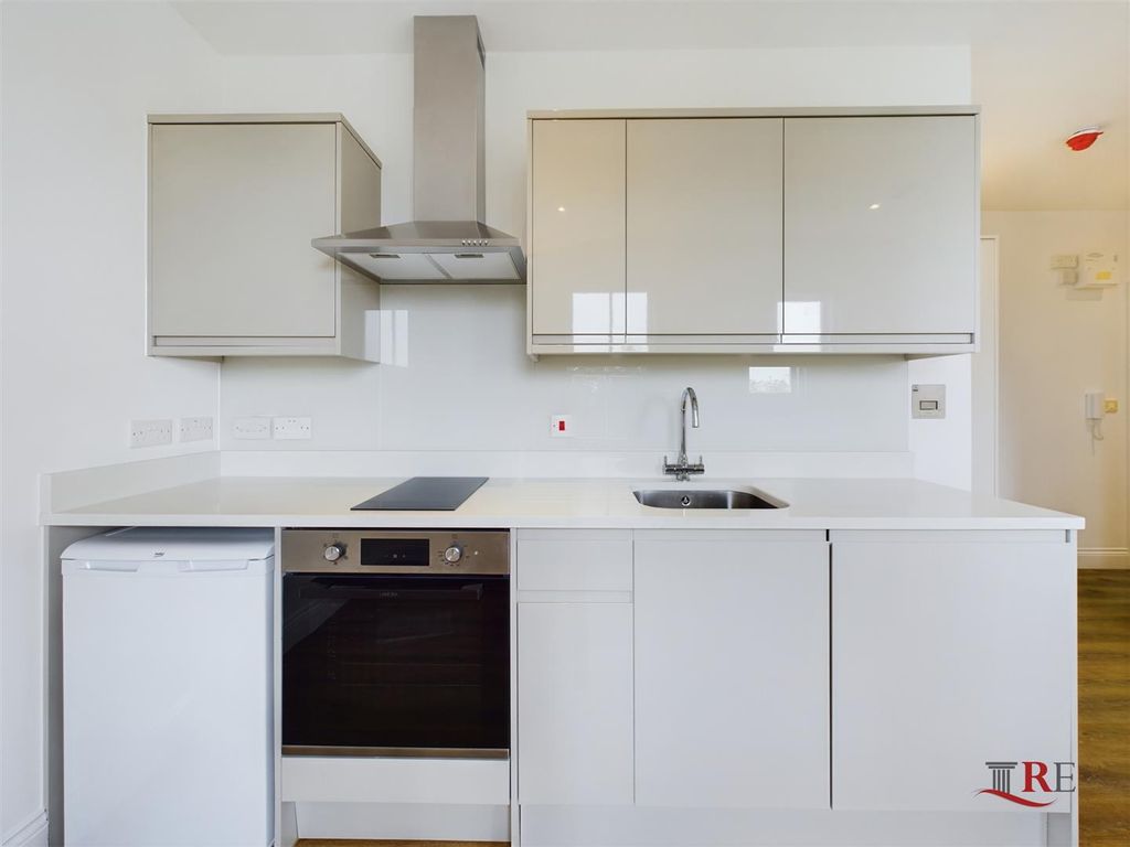 Property photo 3 of 7 Kitchen