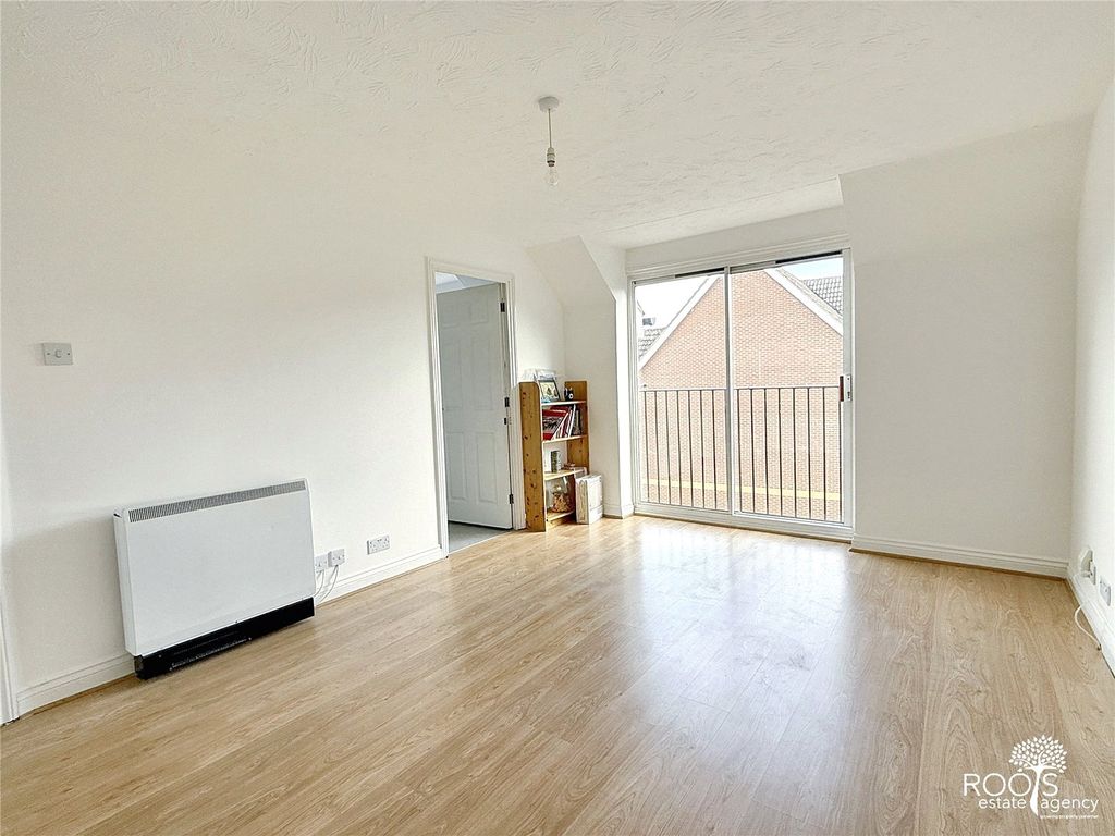 Property photo 3 of 7 Picture No. 12