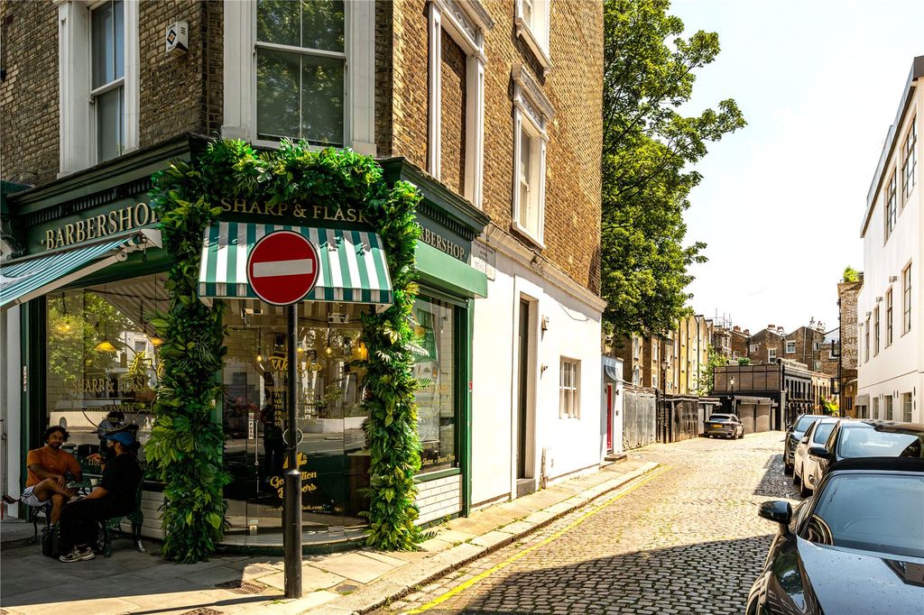 Property photo 1 of 10 Mews