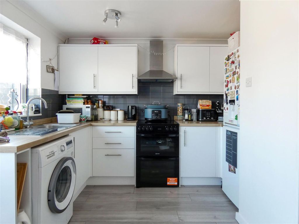 Property photo 3 of 10 Kitchen/Dining Room