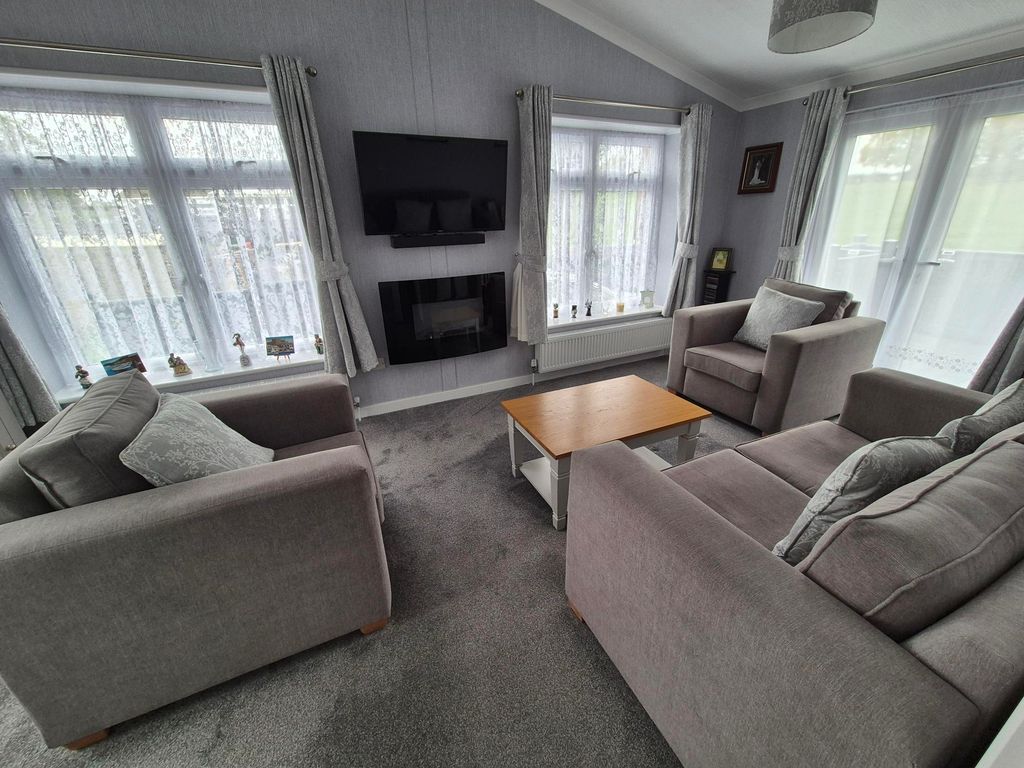 Property photo 3 of 24