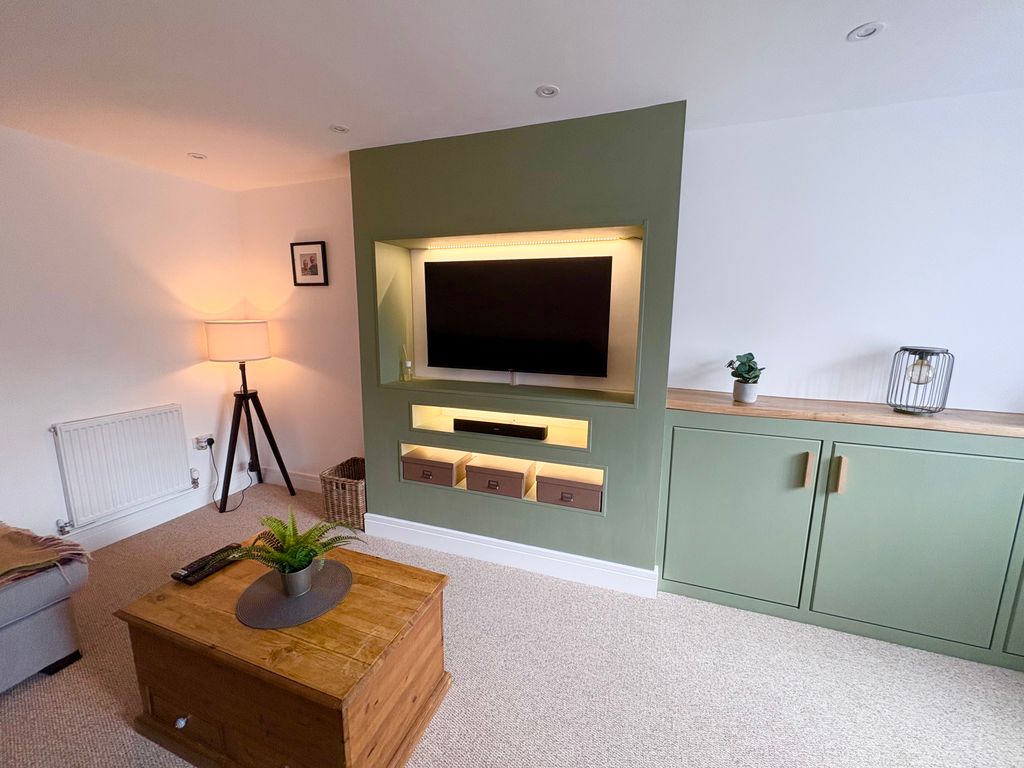 Property photo 3 of 36 Lounge