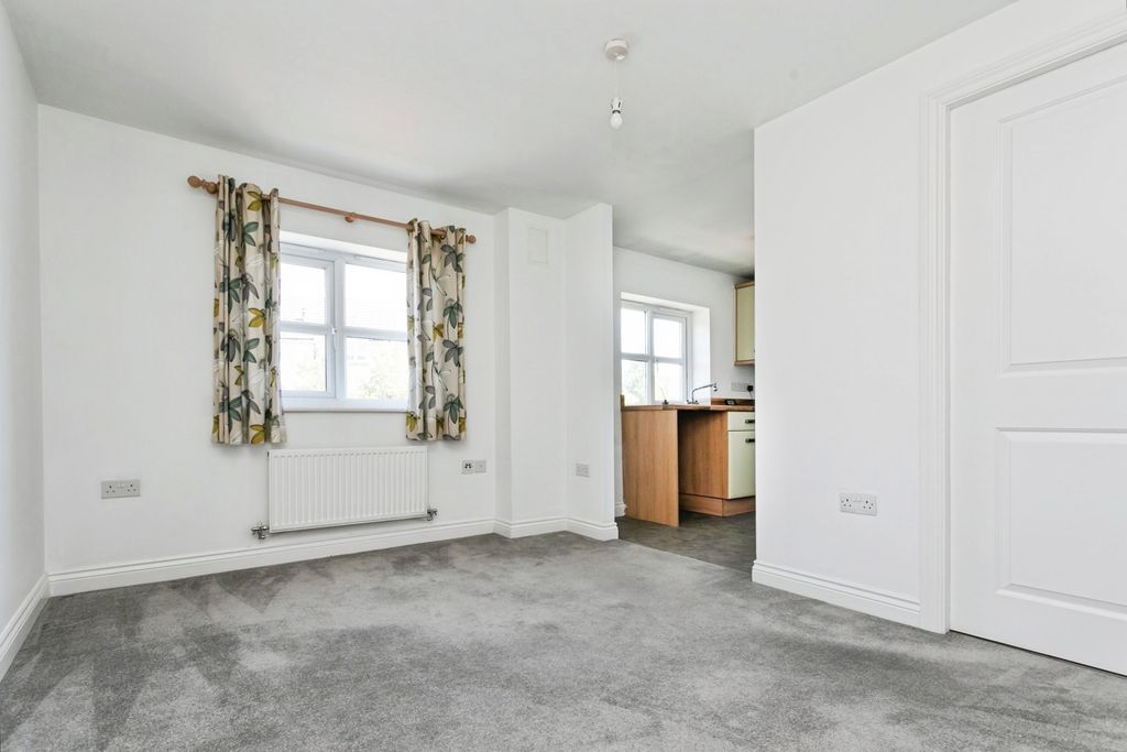 Property photo 3 of 12 Photo