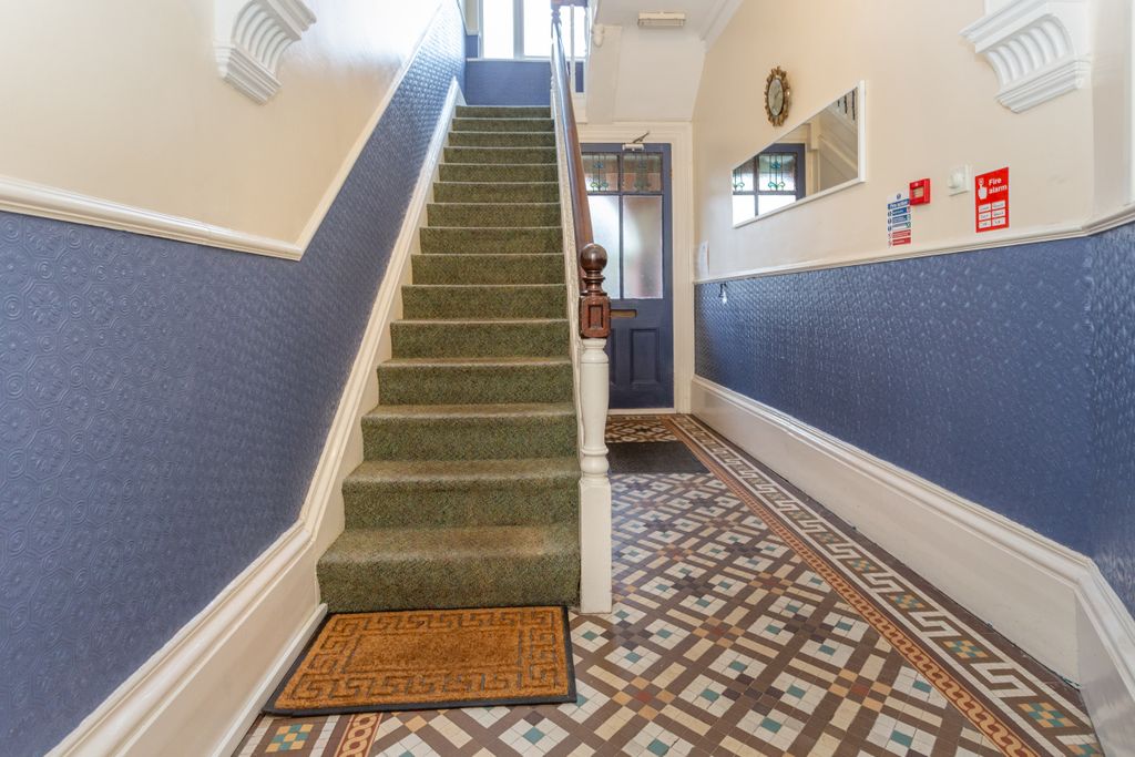 Property photo 2 of 13 Communalentrancehall