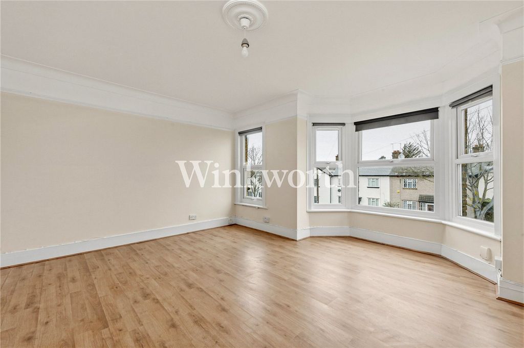 Property photo 3 of 16 Picture No. 12