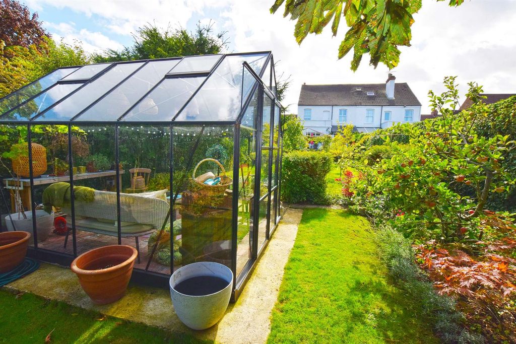 Property photo 2 of 30