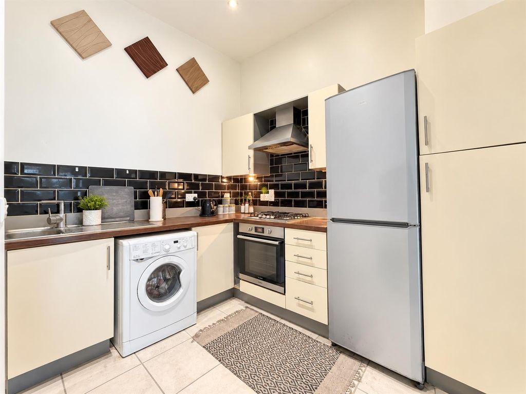 Property photo 1 of 8 Kitchen