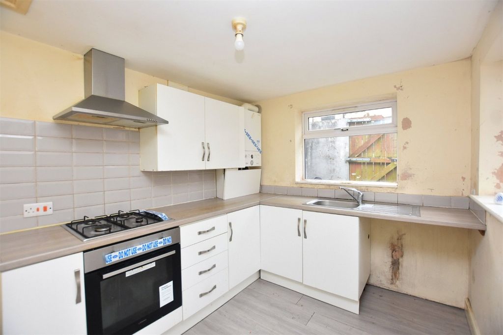 Property photo 2 of 8 Kitchen