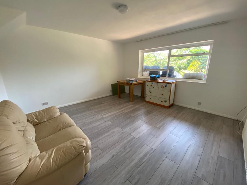 Property photo 1 of 5 Two Bedroom Ground Floor Maisonette To Let