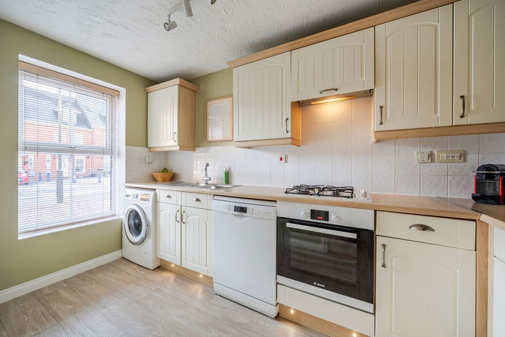 Property photo 2 of 19 1395122-9-695Bc7A6A5c23