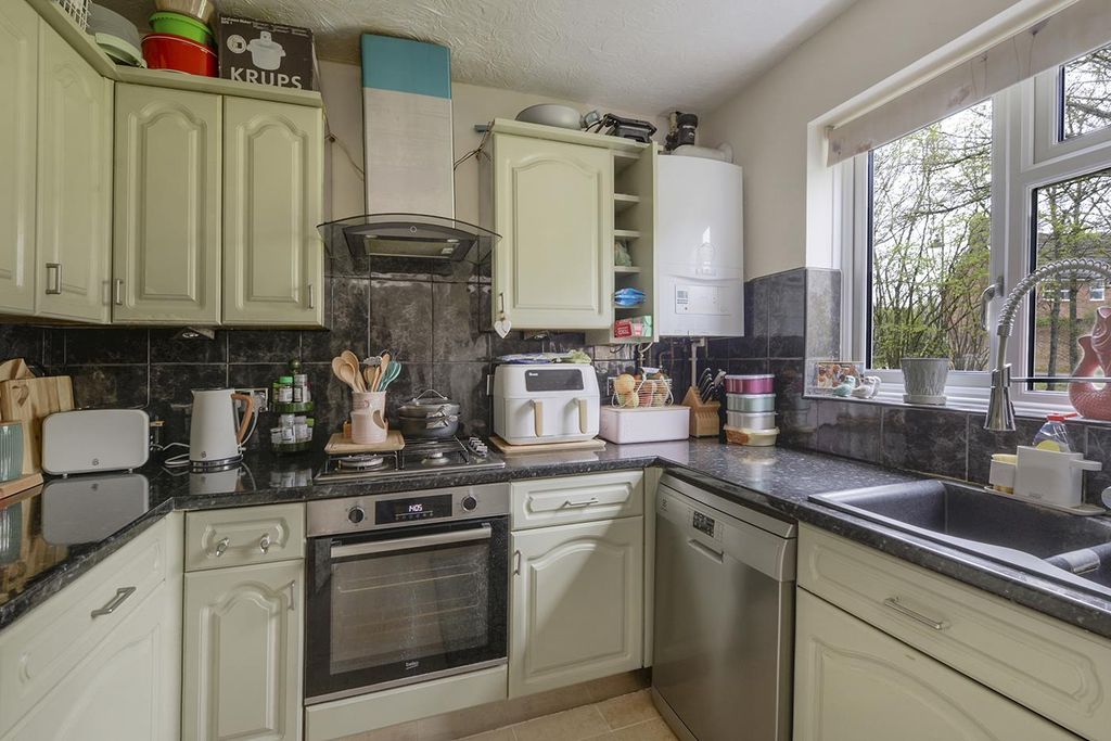 Property photo 3 of 14 3Bramley03.Jpg