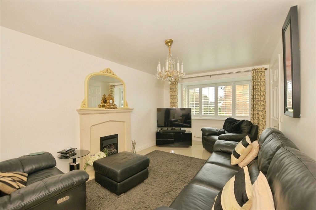 Property photo 2 of 14 Living Roon