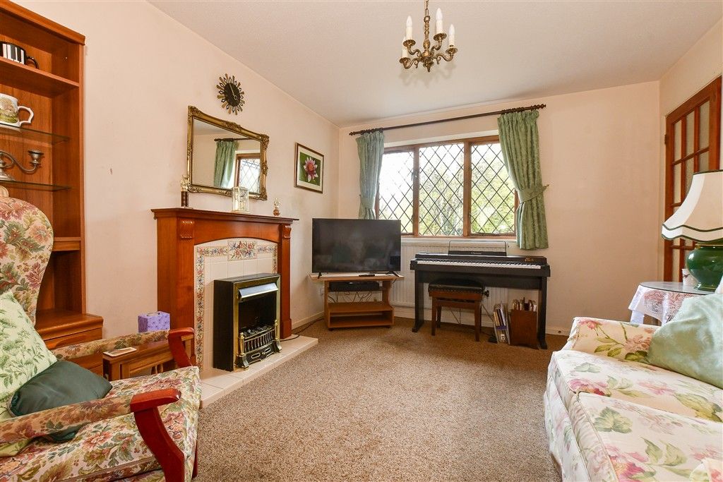 Property photo 3 of 14 Lounge