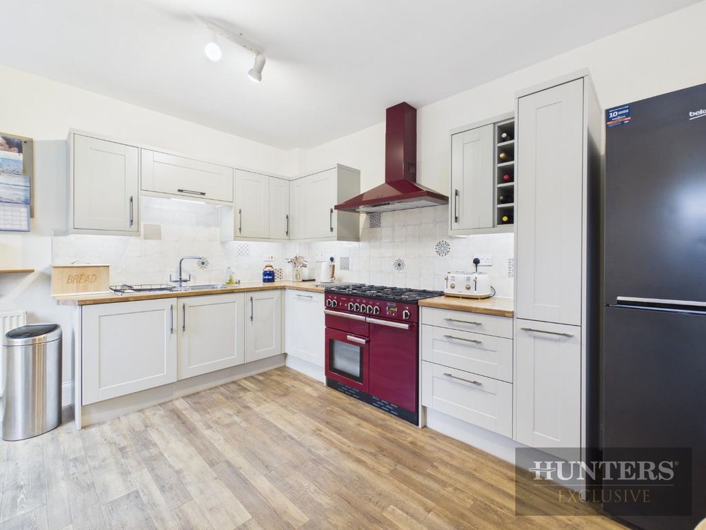 Property photo 3 of 23 Kitchen